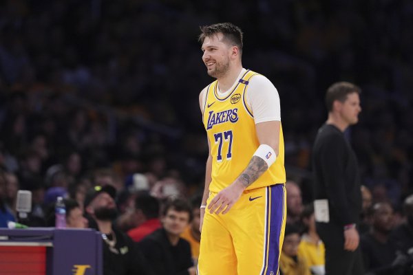 爱策略 珍妮·巴斯：东契奇代表湖人篮球，就像科比&詹姆斯在美国队